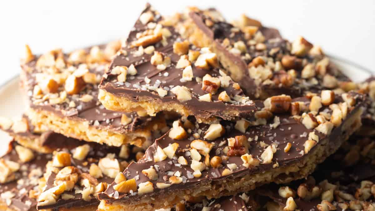 Make-Ahead Christmas Crack: Gifts, Toppings & Storage Tips